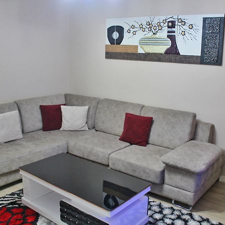 Essy'S Apartment Korce Luaran gambar