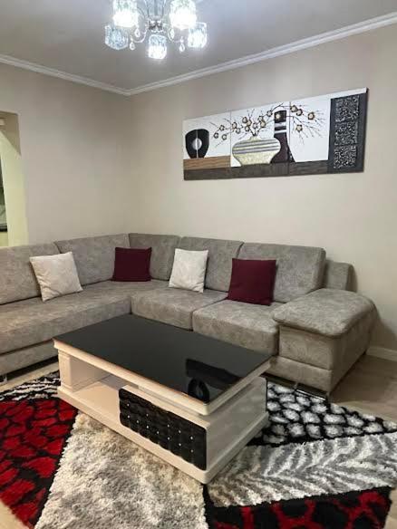 Essy'S Apartment Korce Luaran gambar