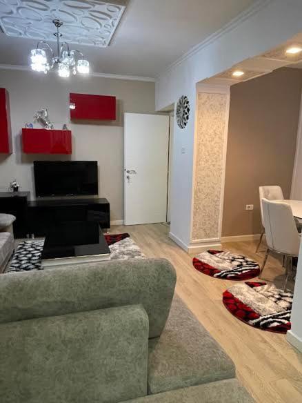 Essy'S Apartment Korce Luaran gambar