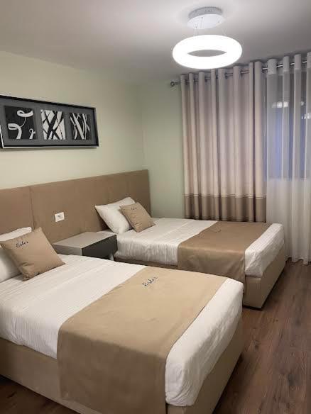 Essy'S Apartment Korce Luaran gambar