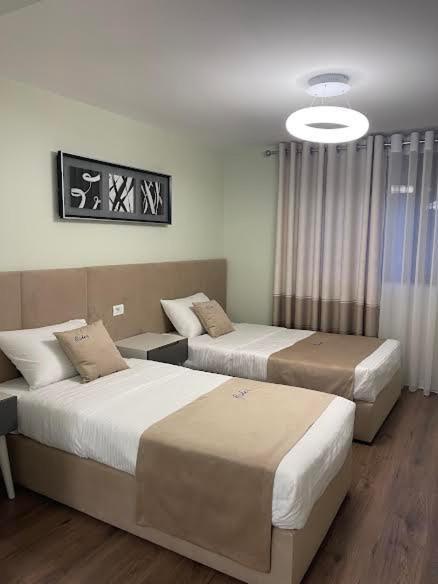 Essy'S Apartment Korce Luaran gambar