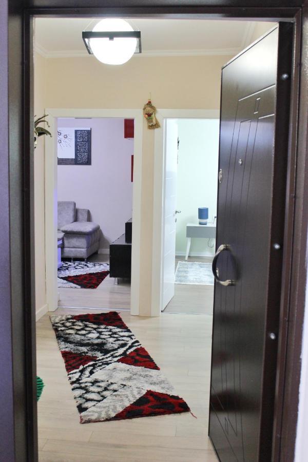 Essy'S Apartment Korce Luaran gambar